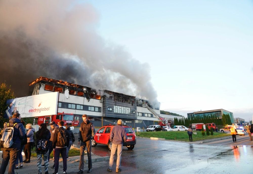 Incendiu puternic în parcul industrial Tetarom din Cluj! A fost emis un mesaj RO-ALERT (VIDEO/FOTO)