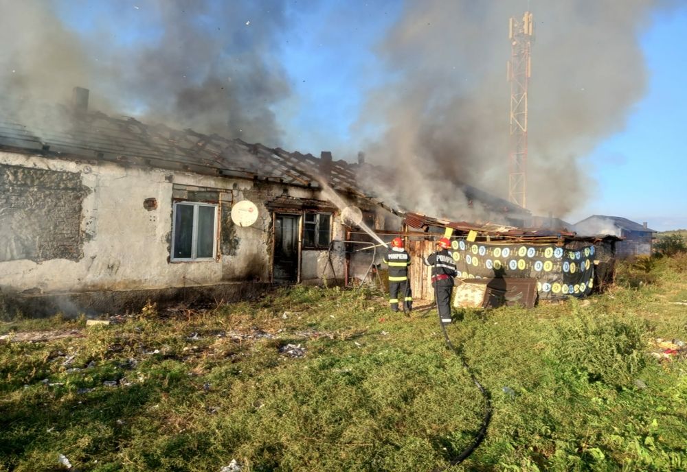 Incendiu în Dej! O casă a fost cuprinsă de flăcări (FOTO)