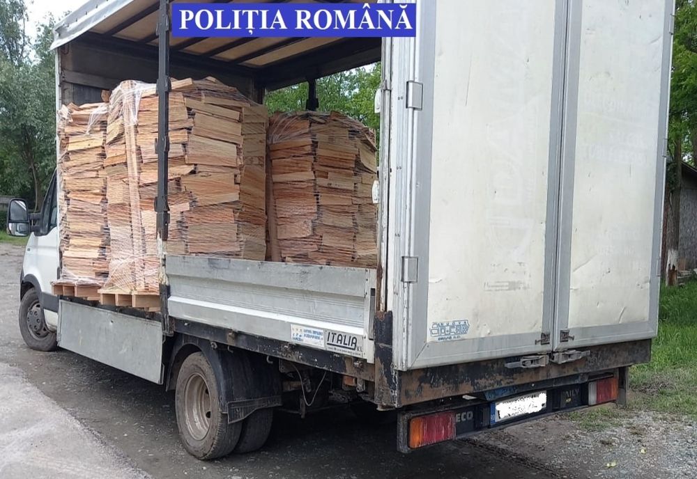 Şoferi din Cluj şi Maramureş, care transportau ilegal lemne, prinşi de poliţiştii sălăjeni