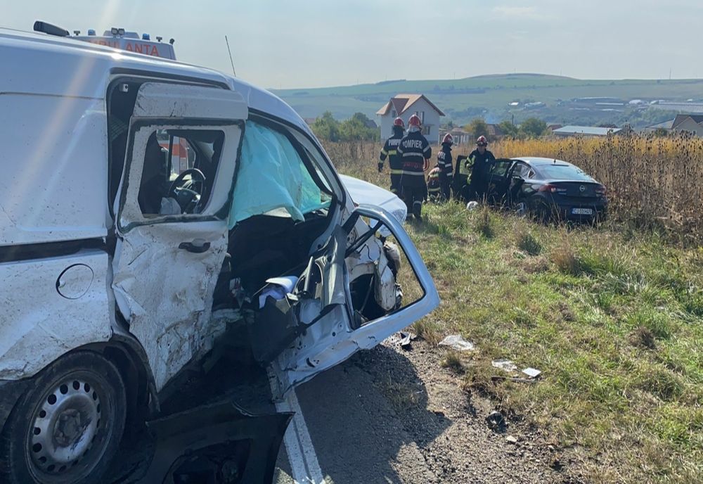 Accident în Copăceni! Doi şoferi au fost răniţi şi au ajuns la spital (FOTO)