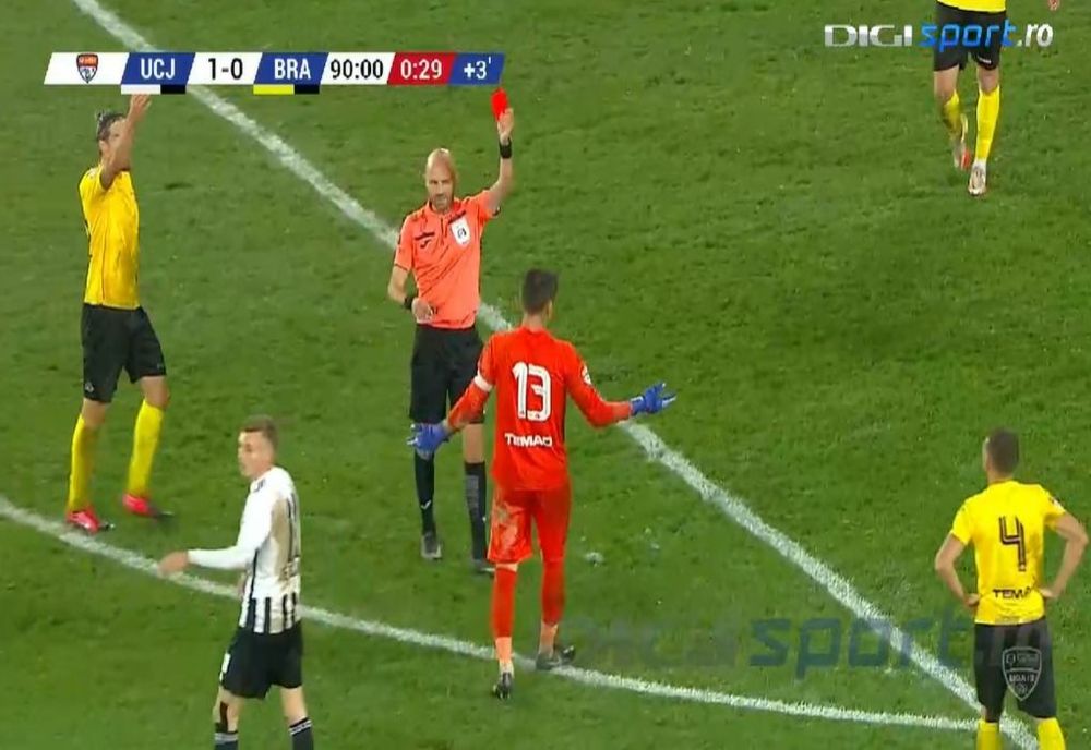 FC Brașov pierde la Cluj! Stegarii au avut o lovitură de la 11 metri, neacordată! Mutu, eliminat!
