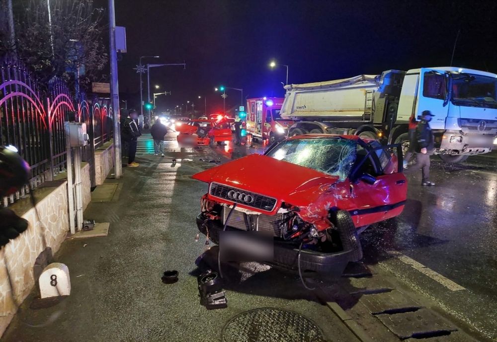 Accident în Floreşti între două autoturisme şi un autocamion! 5 persoane au primit îngrijiri medicale (FOTO)