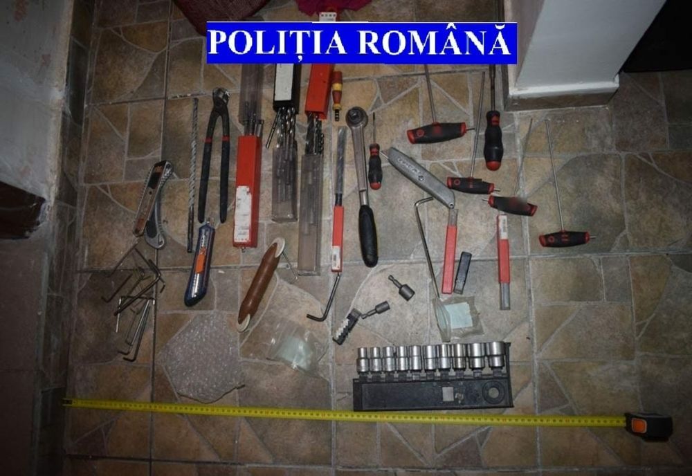 Bărbați din Florești reţinuţi după ce au dat mai multe spargeri în locuințe în Cluj-Napoca (FOTO)