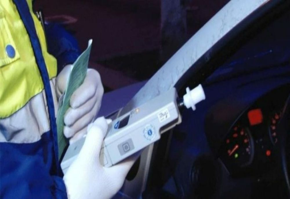 Clujean, prins beat criță la volan și fără permis, în Reghin! Vezi cât a indicat etilotestul