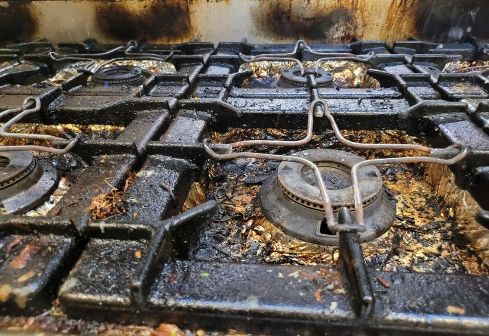 Nereguli la pârtia Feleacu din Cluj: Toalete insalubre, frigidere ruginite, mâncare depozitată pe jos și mucegai (VIDEO)