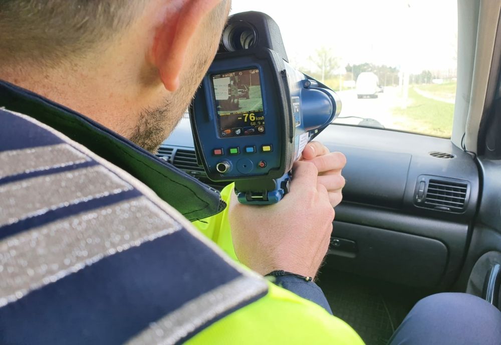 Zeci de permise de conducere reţinute într-o acţiune pe DN1F și DN1C