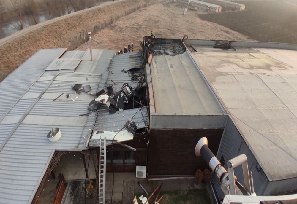 Sală de evenimente din Gherla cuprinsă de flăcări (FOTO/VIDEO)