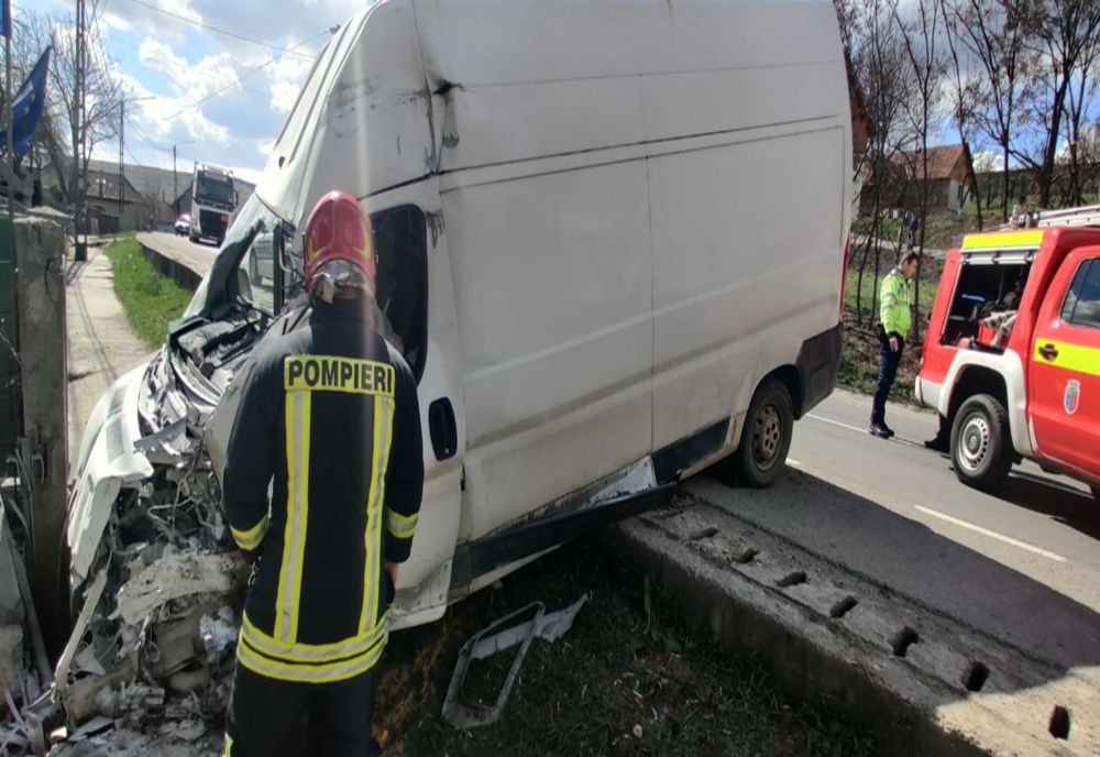 Grav accident între Cluj şi Gherla! Un bărbat a murit (FOTO)