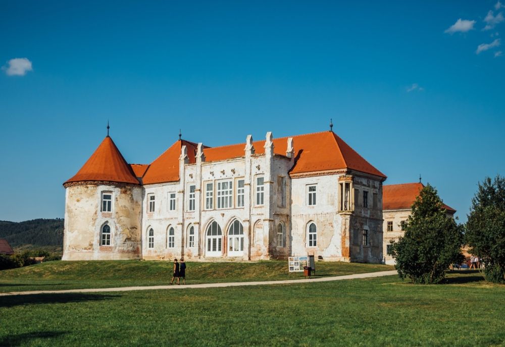 Ziua Internațională a Monumentelor și Siturilor marcată la Castelul Banffy printr-o serie de activităţi