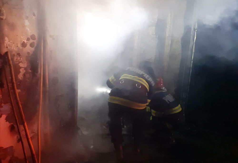 Tragedie într-un sat din Cluj! Un bărbat a murit într-un incendiu care i-a cuprins casa (FOTO)