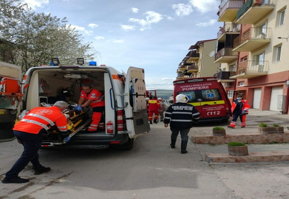 Incendiu într-un bloc din Florești! Un bărbat a suferit arsuri grave (FOTO)