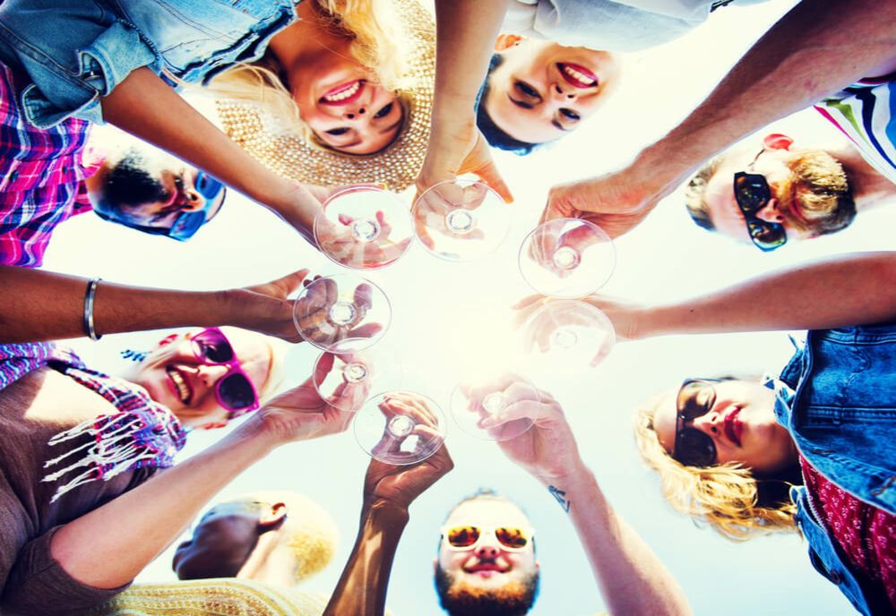 1 MAI. Cum să scapi mai repede de mahmureală după distracția din aceste zile