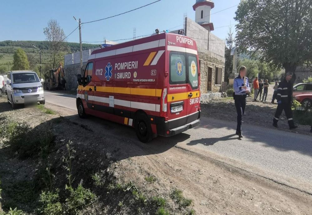 Un bărbat care a căzut de pe o clădire a fost readus la viaţă de medici (FOTO)