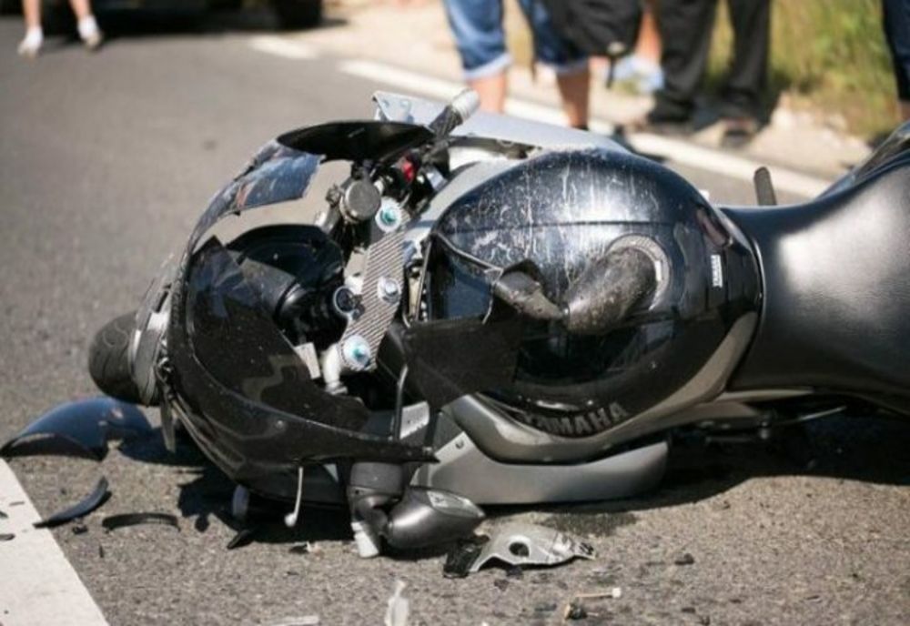 Accident: Doi germani au fost răniţi după ce au căzut cu motocicleta într-o râpă