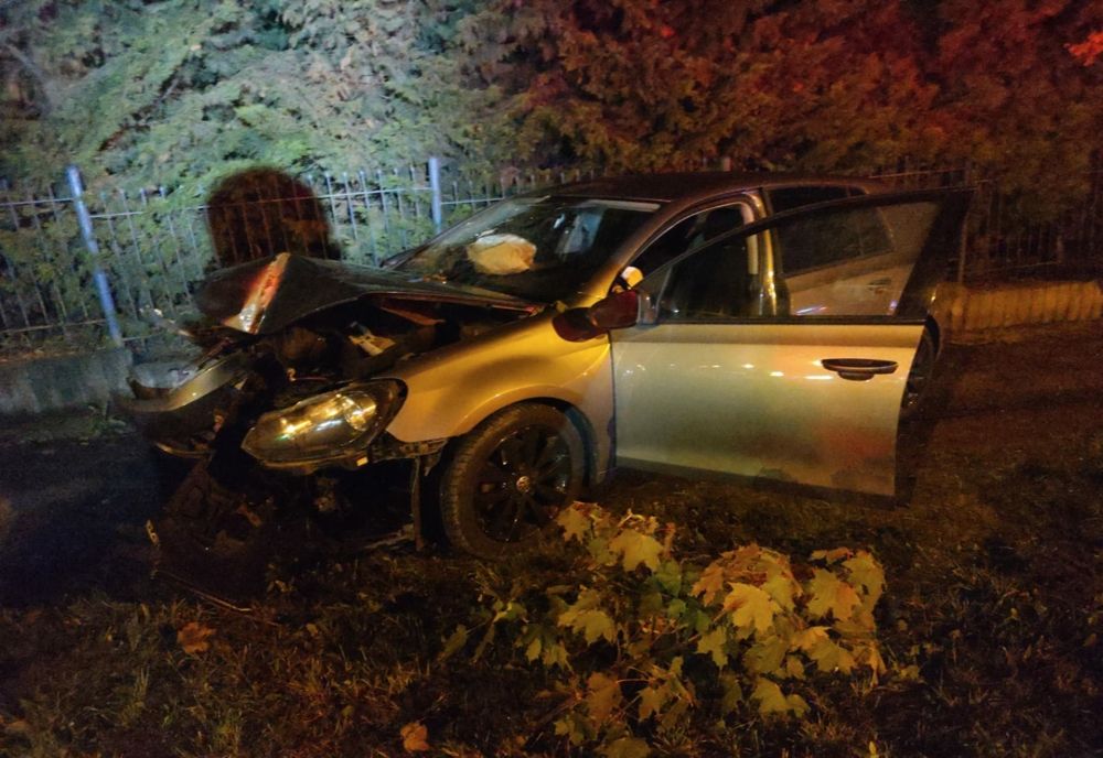 Accident noaptea trecută în Cluj-Napoca! Un tânăr a fost rănit şi a ajuns la spital (FOTO)