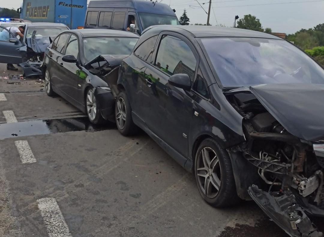 Carambol în apropiere de Jucu, pe DN 1C! Trei persoane, rănite