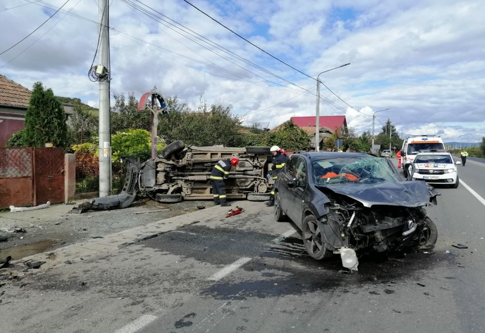 Accident pe DN1C în Jucu! O minoră şi patru adulţi au fost răniţi şi au ajuns la spital (FOTO)