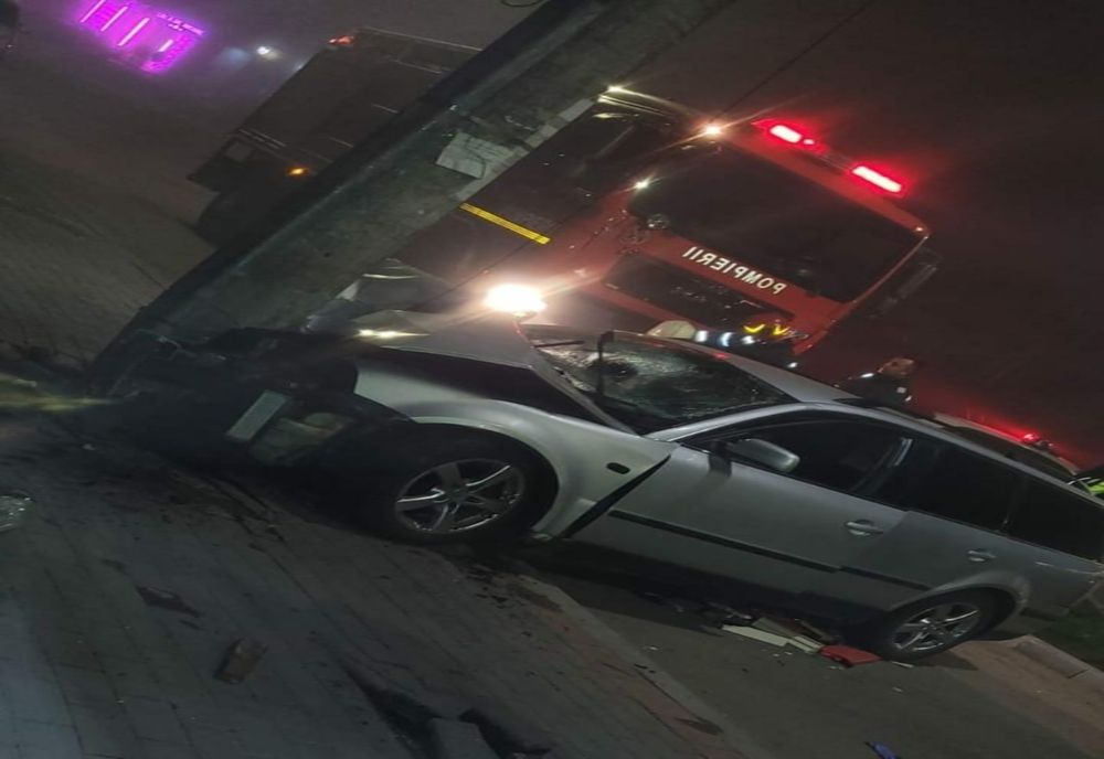 Grav accident în Dej provocat de un minor beat! 5 tineri au fost răniţi şi au ajuns la spital (FOTO)