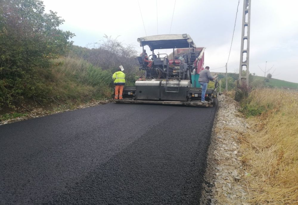Lucrări pe 18 drumuri judeţene din Cluj