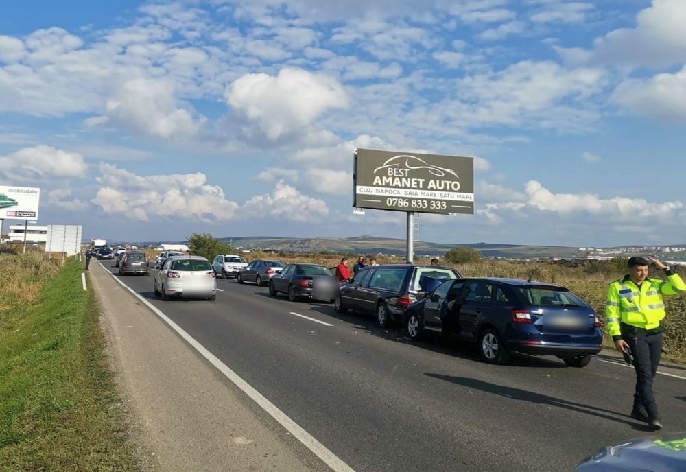 Accident cu 4 maşini în apropiere de Cluj-Napoca (FOTO)