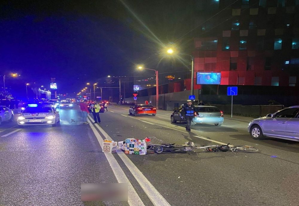 Accident grav în Cluj-Napoca! Biciclist lovit de o maşină (FOTO)
