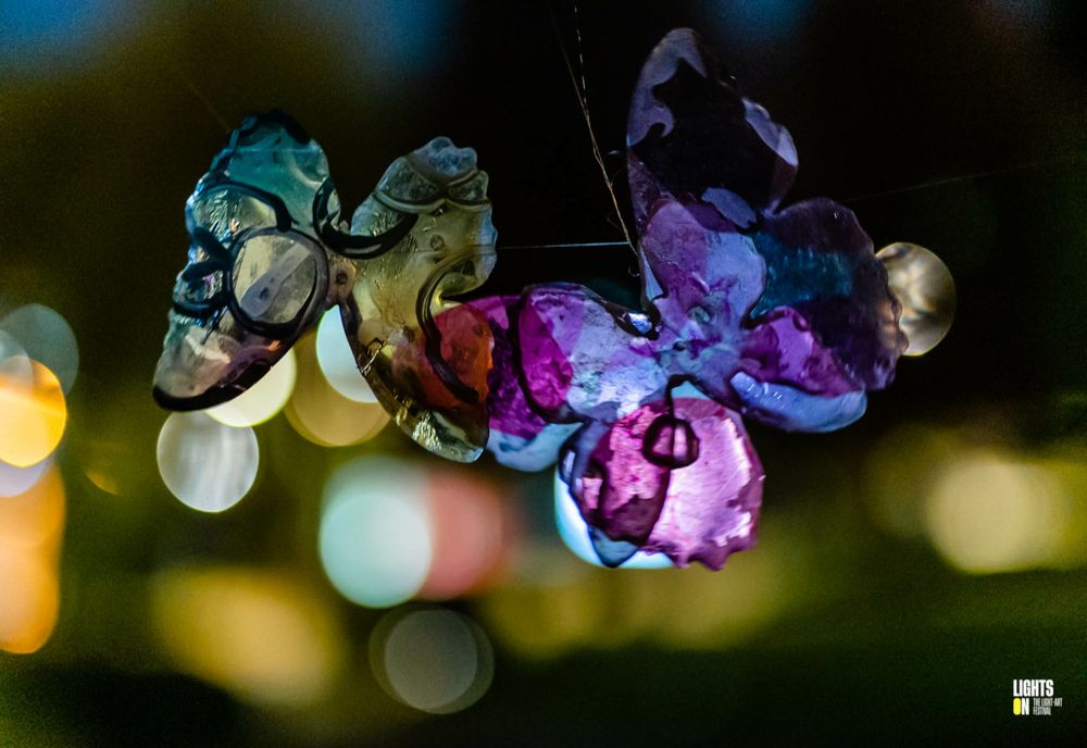 La Cluj a început Lights On Romania: 10 instalații și o expoziție foto fac spectacol pentru clujeni