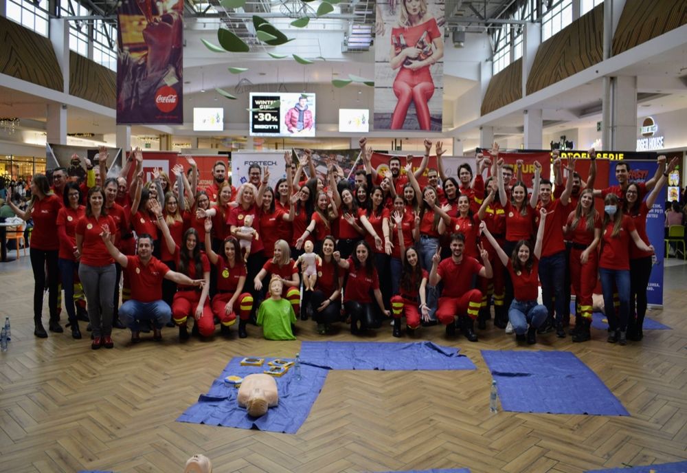 Cluj: Peste 300 de persoane au învățat gratuit manevre salvatoare la Maratonului Resuscitării 