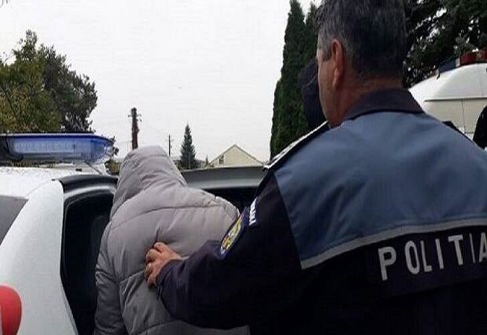 Patru tineri din Huedin au fost reţinuţi după ce au furat o maşină 