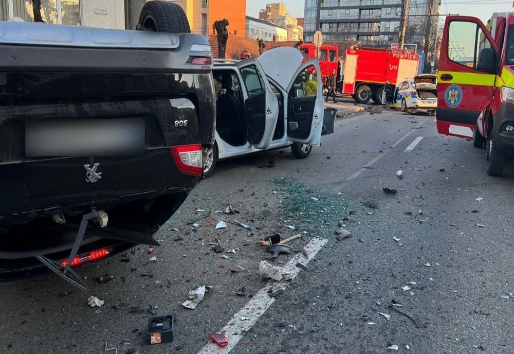 Accident cu patru maşini în Cluj-Napoca! A fost distrus şi un BMW al Poliţiei Cluj (FOTO)
