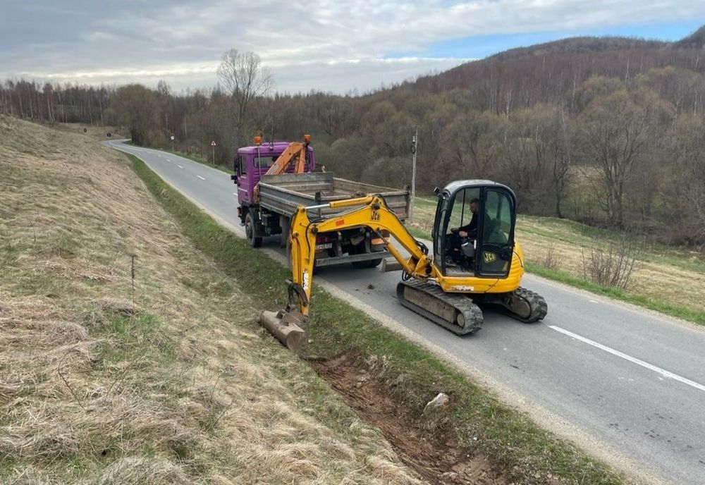 Lucrări de întreținere pe trei drumuri județene din zona de munte a Clujului