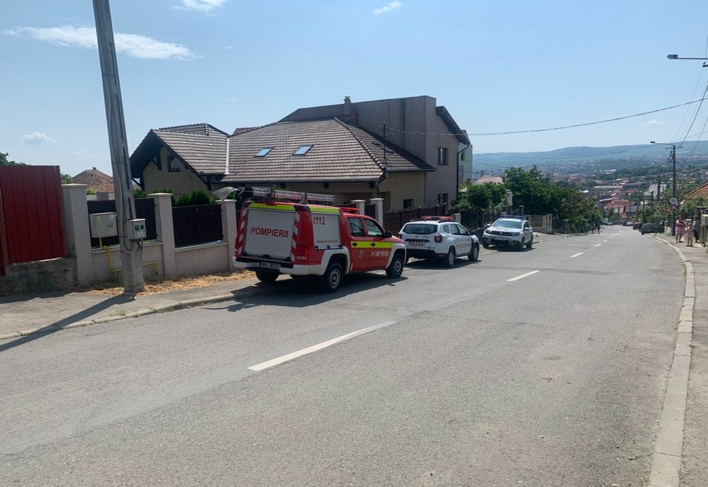 Bătrân din Cluj-Napoca salvat după ce un zid a căzut peste el (FOTO)