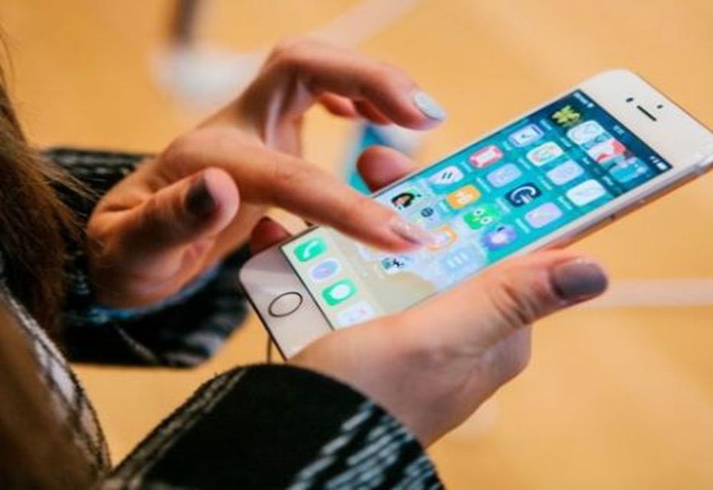 Ţepe cu telefoane scumpe în Cluj, Oradea şi Arad | Cum acţionau cei doi suspecţi