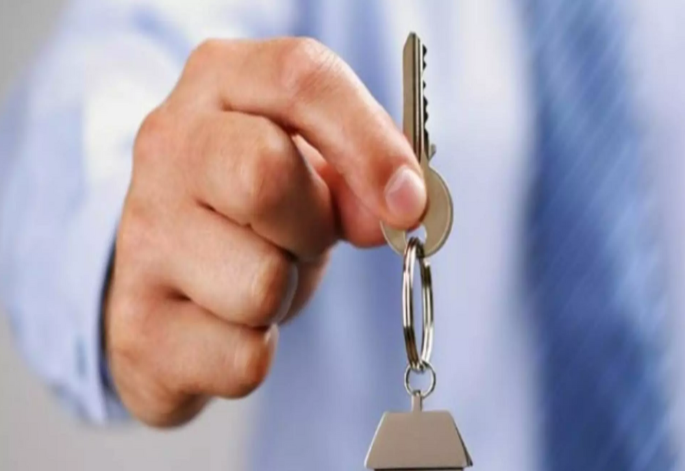 500 de români, păgubiți de un escroc imobiliar! Oamenii au rămas pe drumuri și cu banii luați