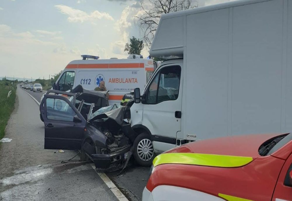 Grav accident rutier în judeţul Cluj! Bărbat în stare gravă preluat de elicopterul SMURD (FOTO)