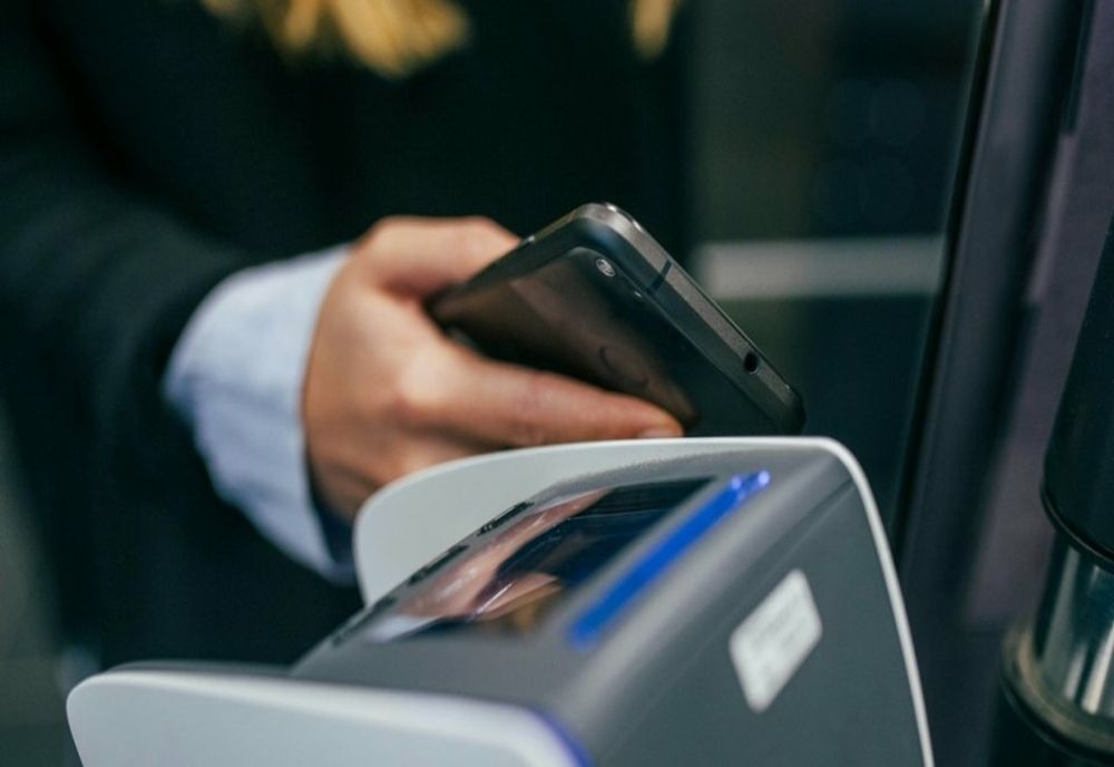 PRIMUL SERVICIU NAȚIONAL DE PLĂȚI INSTANT CU TELEFONUL MOBIL, ROPAY, A FOST LANSAT