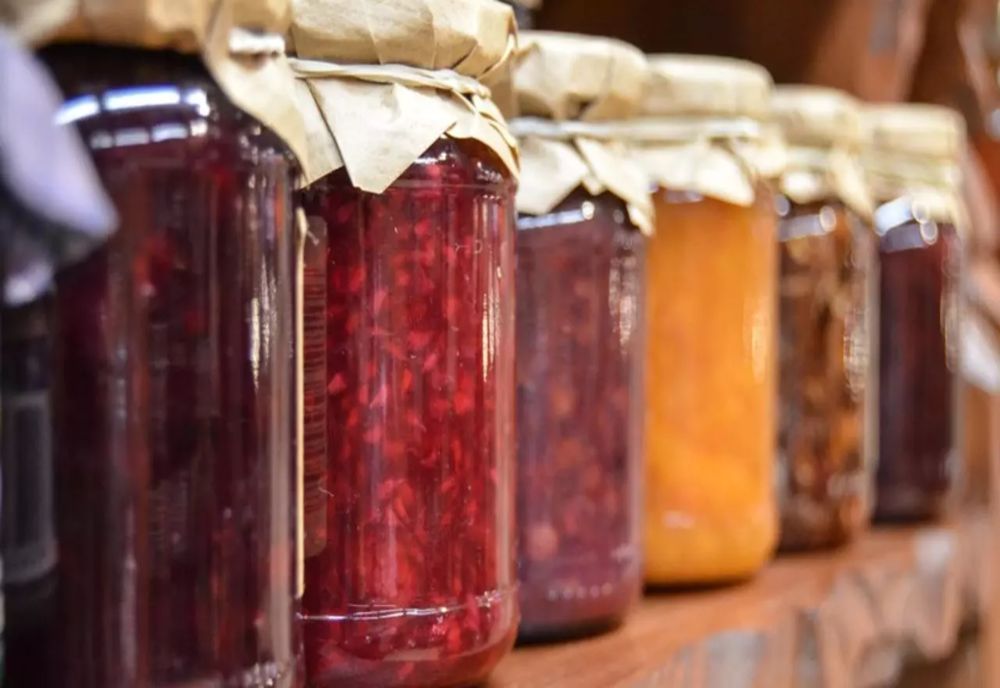 ȚĂRANII ROMÂNI VOR PUTEA VINDE PRODUSELE TRADIȚIONALE ÎN FAȚA PORȚII