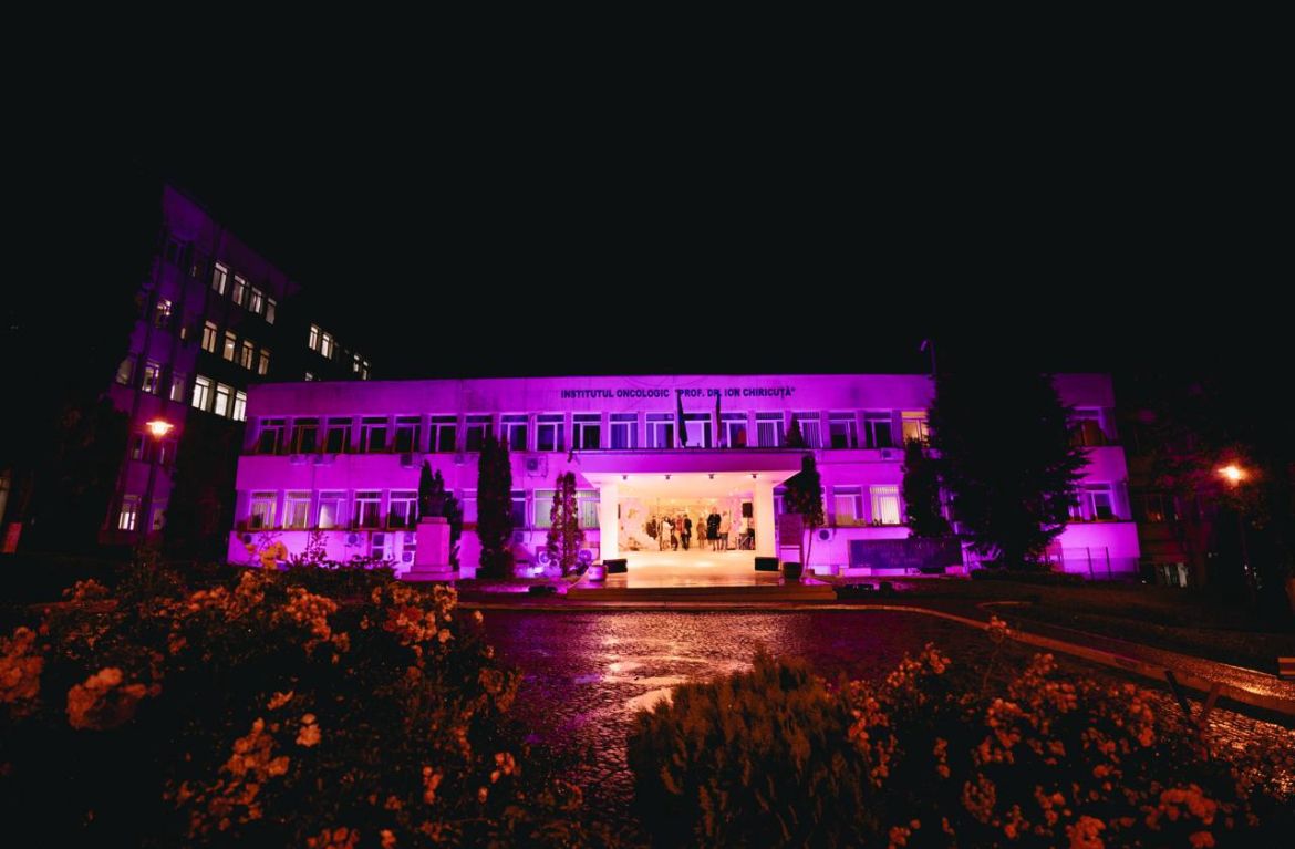 Institutul Oncologic „Prof. Dr. Ion Chiricuță” din Cluj-Napoca, iluminat în roz pentru a marca în mod simbolic  Ziua Internațională de Luptă împotriva Cancerului de Sân