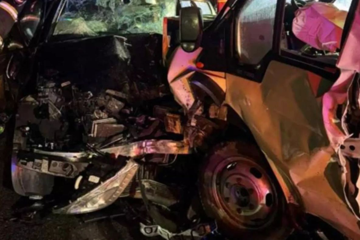 Accident grav pe centura Clujului: șase persoane rănite după o coliziune frontală. Imagini uluitoare cu autoturismele, după impact