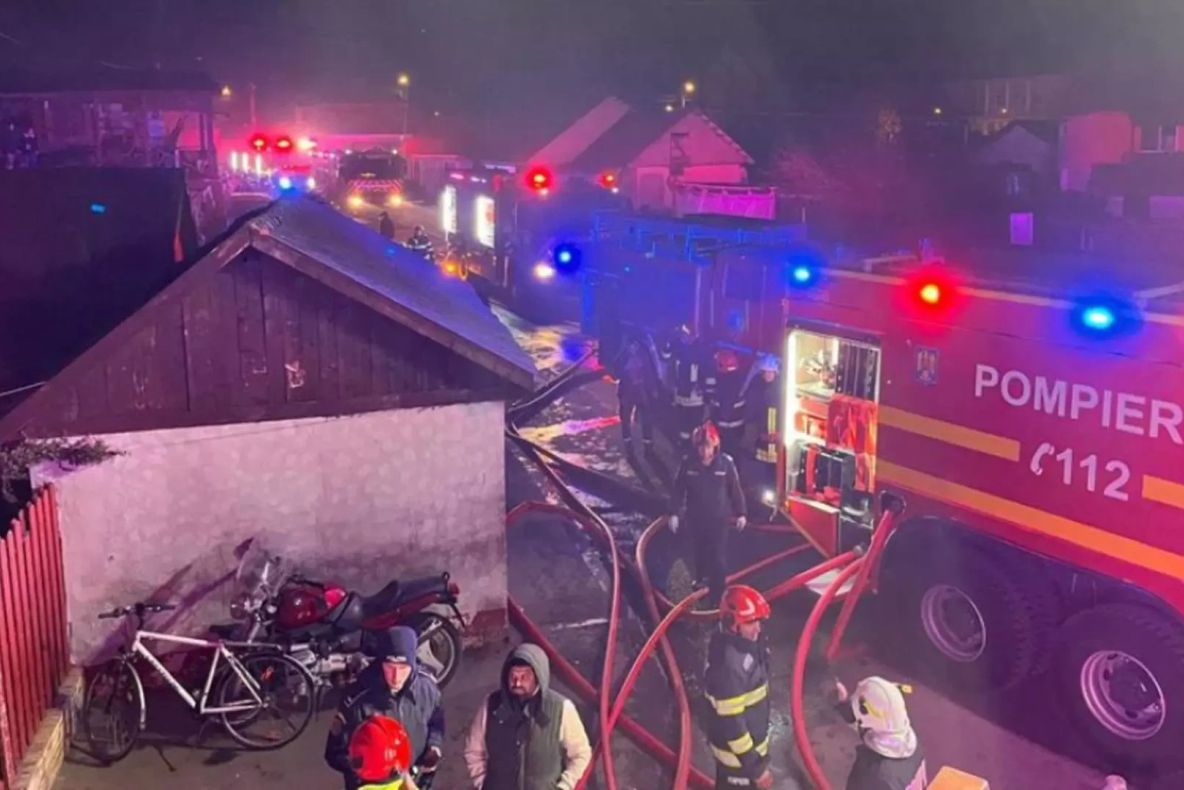 Incendiu puternic la Turda: 21 de barăci afectate după ce focul a pornit de la o locuință