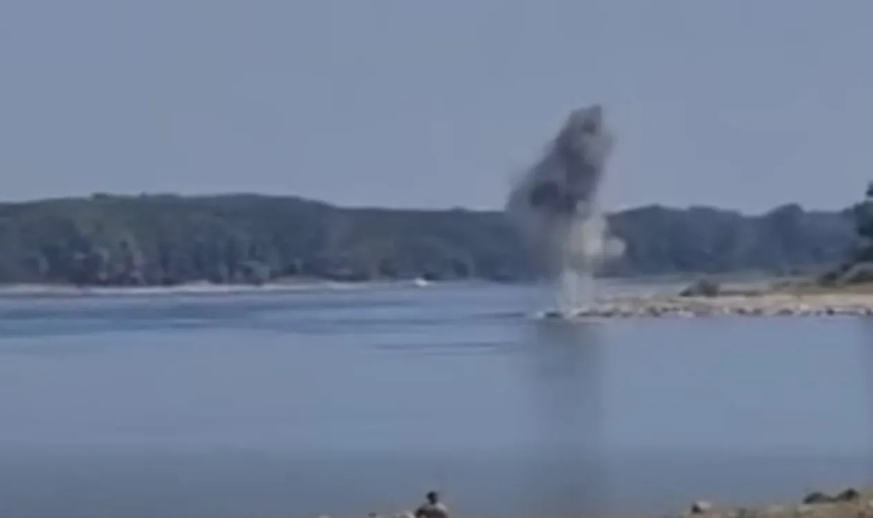 Armata reia operațiunea de detonare pe Dunăre, pentru a dirija apa spre Centrala Cernavodă