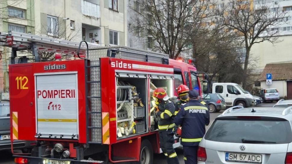 Incendiu puternic în județul Cluj: o casă, două anexe și un garaj au fost distruse / VIDEO