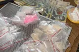 Flagrant în Cluj-Napoca: Doi tineri prinși la o tranzacție cu droguri de mare risc și arestați preventiv