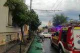 Accident grav în Cluj-Napoca: o șoferiță a lovit un gard și un copac