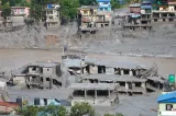 Bilanț dramatic după viiturile din Nepal și China: cel puțin 919 morți și aproape 4.800 de dispăruți, printre aceștia și turiști