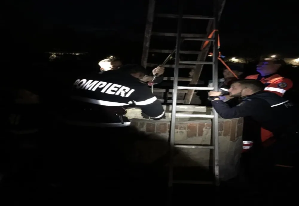 Bărbat salvat de la moarte de către pompierii clujeni! A căzut într-o fântână adâncă de 10 metri (FOTO)
