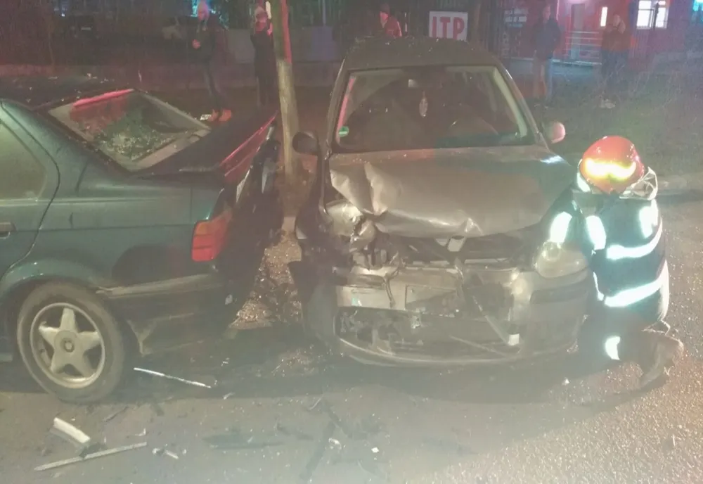 FOTO | Accident cu patru maşini în Cluj provocat de un şofer de 18 ani
