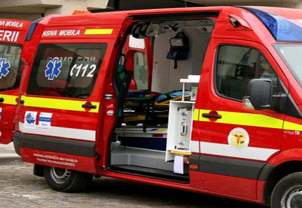 Turda: Un tânăr a sărit în gol de pe un bloc! Echipajul medical îl resuscitează în aceste momente
