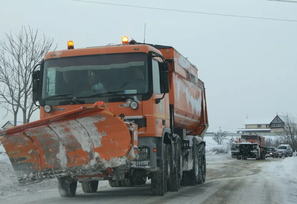 427 de tone de material antiderapant folosite pentru combaterea fenomenului de polei pe drumurile județene