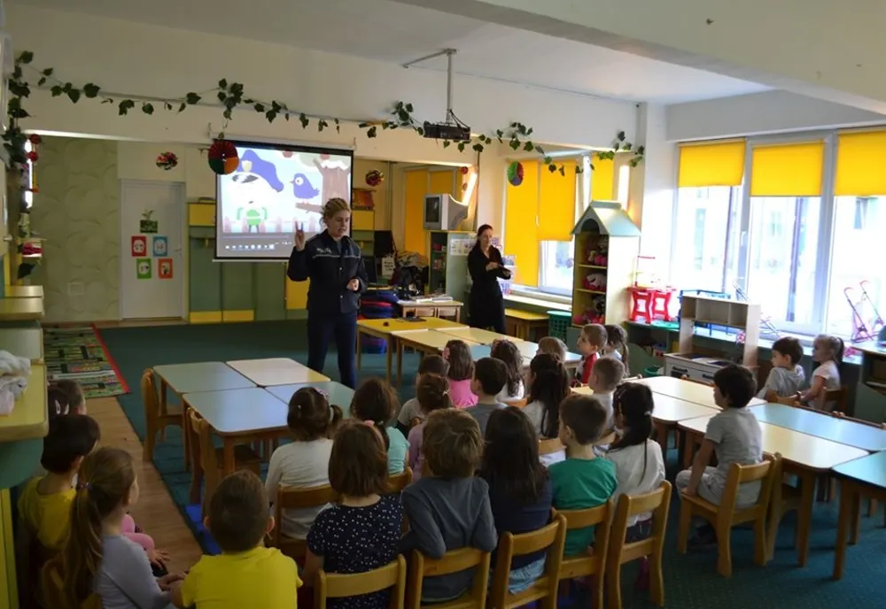 Acţiune preventivă desfăşurată de poliţişti la Grădinița Poienița din Cluj-Napoca