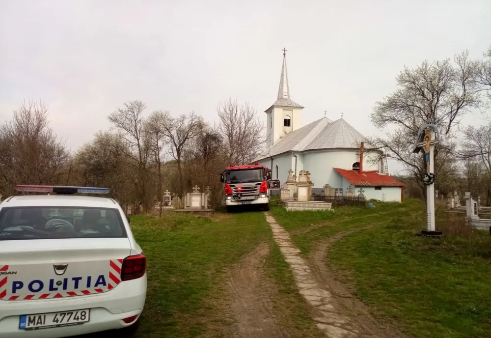 FOTO | Incendiu la o biserică din județul Cluj